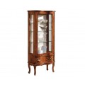 Luxusná klasická vitrína Clásica z masívu so štyrmi poličkami a zásuvkou s kovovými úchytkami
