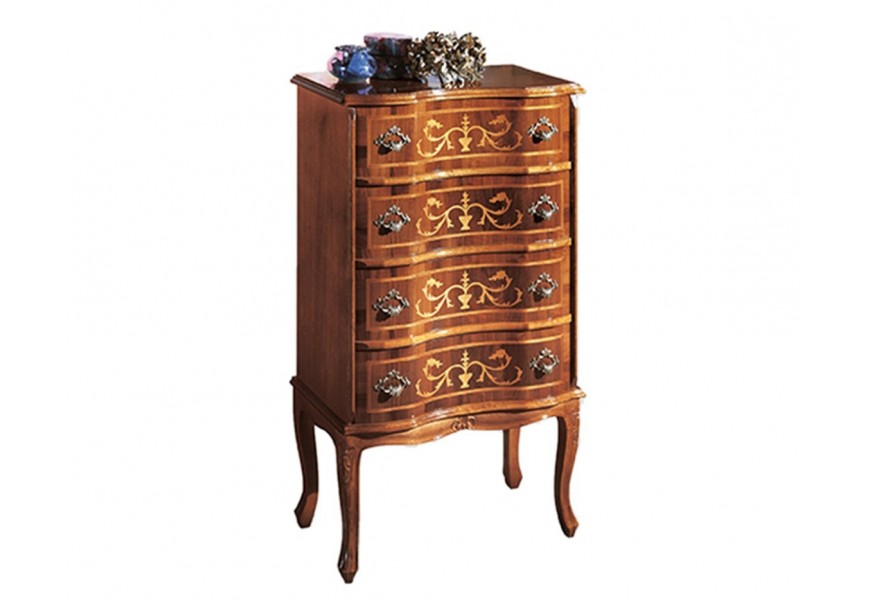 Luxusná drevená komoda Clásica v hnedej farbe so štyrmi zásuvkami s rustikálnym vyrezávaním a zdobením