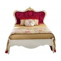 Exkluzívna čalúnená posteľ Pasiones z masívu bielej farby s červeným poťahom s chesterfield prešívaním a rustikálnym zdobením