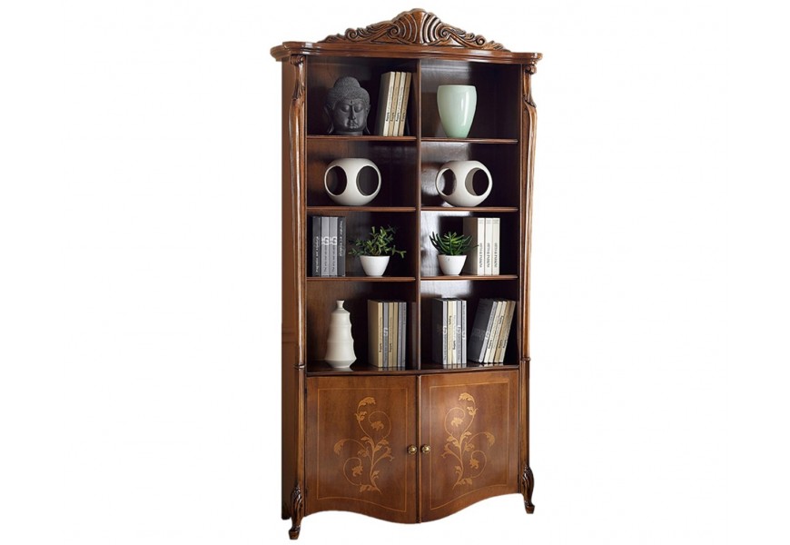 Luxusná masívna knižnica Pasiones hnedej farby z masívneho dreva s poličkami a dvierkami s ornamentálnym vyrezávaním