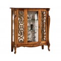 Baroková vyrezávaná nízka vitrína Pasiones z masívneho dreva so zdobenými presklenými dvierkami 120cm