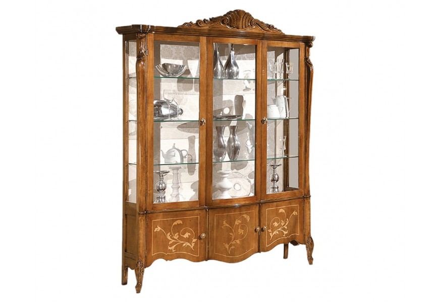 Luxusná presklená vitrína v klasickom štýle z orechovo-hnedého masívneho dreva na nožičkách