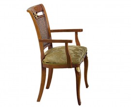 Luxusná rustikálna čalúnená jedálenská stolička z masívu orechovo-hnedej farby s opierkami