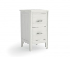 Luxusn&yacute; klasick&yacute; mas&iacute;vny nočn&yacute; stol&iacute;k Genova v bielej farbe s dvomi z&aacute;suvkami s valcovit&yacute;mi kovov&yacute;mi &uacute;chytkami s vyrez&aacute;van&yacute;m zdoben&iacute;m a prehnut&yacute;mi nožičkami