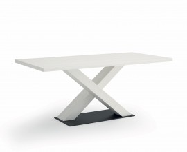 Klasický masívny jedálenský stôl Lyon s prekríženými nohami do x 200cm