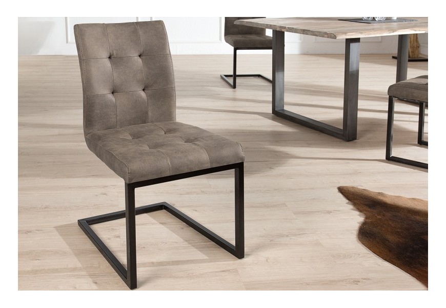 Industriálna jedálenská stolička Oxford s čiernou kovovou konštrukciou a sivým čalúnením z mikrovlákna 90cm 