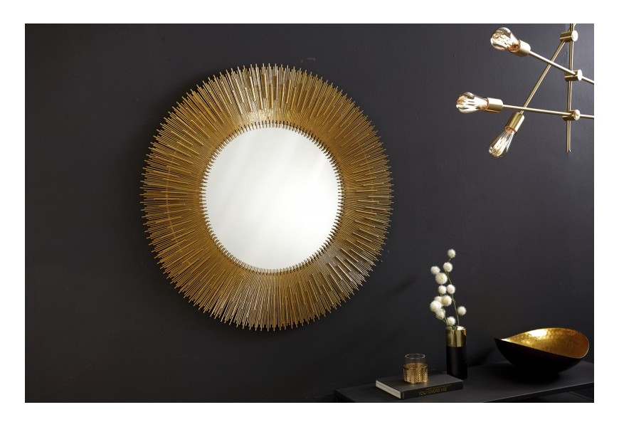 Dizajnové zlaté nástenné zrkadlo Pariah okrúhleho tvaru s kovovým rámom v tvare slnečných lúčov