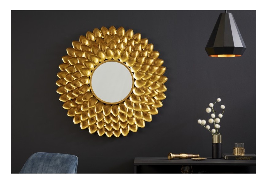 Dizajnové nástenné zrkadlo Tizia s kruhovým kovovým rámom v tvare kvetu v zlatej farbe