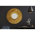 Dizajnové nástenné zrkadlo Tizia s kruhovým kovovým rámom v tvare kvetu v zlatej farbe