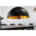 Dizajnov&aacute; z&aacute;vesn&aacute; lampa Elodie s polkruhov&yacute;m kovov&yacute;m tienidlom v čierno-zlatej farbe 61cm