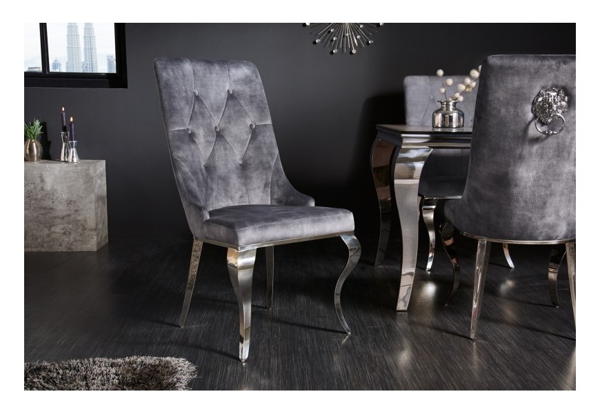 Jedinečná moderná jedálenská stolička Glamour so strieborným prešívaným čalúnením a zaoblenými chrómovými nohami