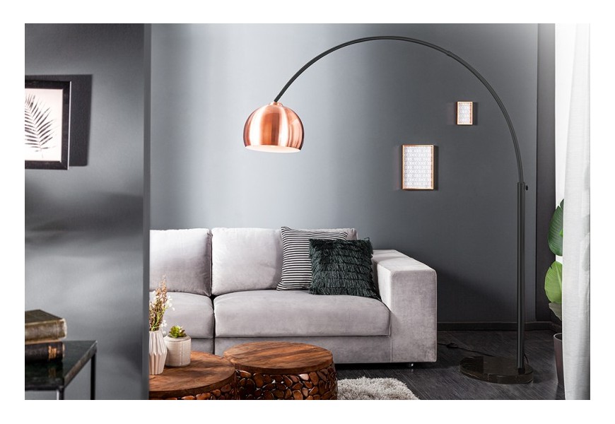 Art-deco moderná stojaca lampa Gavin do obývačky s medeným tienidlom a čiernou kovovou konštrukciou 170-210cm
