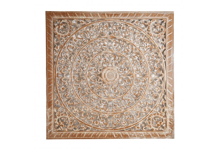 Nástenná mandala Assam v orientálnom štýle z dreva svetlohnedej farby s ornamentálnym vyrezávaním