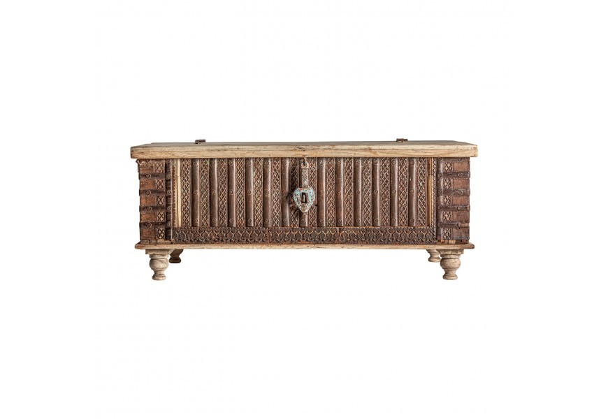 Dizajnový konferenčný stolík Vallexa z masívneho teakového dreva s ornamentálnym vyrezávaním a s úložným priestorom