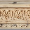 Orientálny konferenčný stolík do obývačky Vallexa z masívneho teakového dreva s bohatým ornamentálnym vyrezávaním 150cm