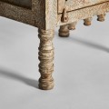 Orientálny nočný stolík Brodas z masívneho mangového dreva s bohatým ornamentálnym vyrezávaním 81cm