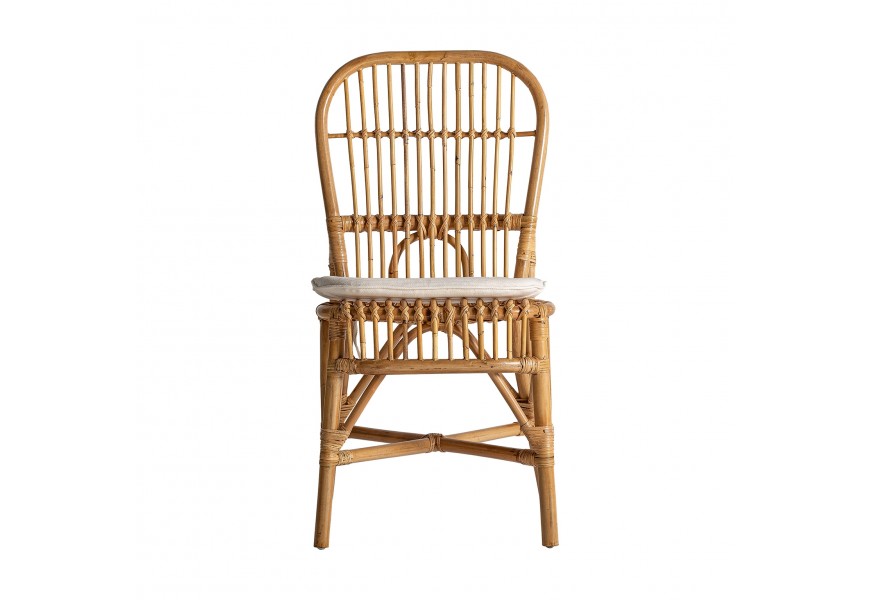 Ratanová jedálenská stolička Brodas hnedej farby vo vidieckom štýle so zaobleným operadlom