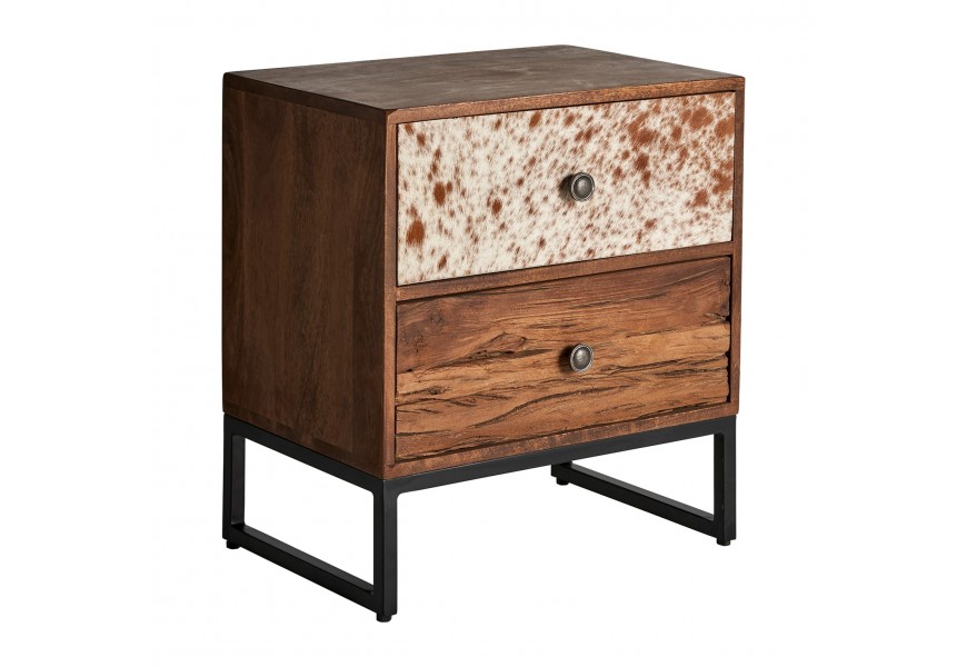 Retro dizajnový nočný stolík Texas do spálne z masívneho mangového dreva hnedej farby s dvomi zásuvkami 56cm