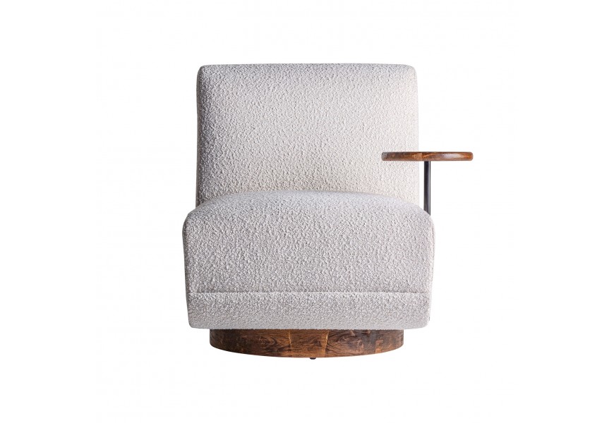 Čalúnené retro kreslo Aurélia s bielym poťahom z buklé a s hnedým masívnym okrúhlym stolíkom