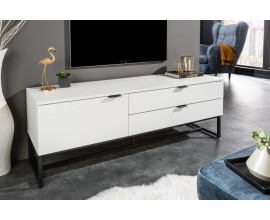 Štýlový obdĺžnikový TV stolík Marsh do obývačky v matne bielej farbe s dvierkami a dvoma zásuvkami s čiernou podstavou 140cm
