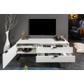 Dizajnový TV stolík Marsh v bielej matnej farbe s úložným priestorom a čiernou kovovou podstavou