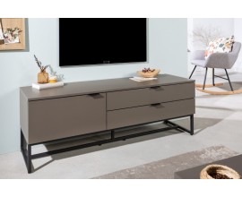 Elegantný moderný obdĺžnikový TV stolík Marsh v matne sivej farbe s úložným priestorom a čiernou kovovou podstavou 140cm