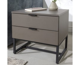 Moderný nočný stolík Marsh do spálne v sivej farbe s dvomi zásuvkami a s čiernou podstavou 50cm