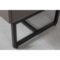 Modern&yacute; nočn&yacute; stol&iacute;k Marsh do sp&aacute;lne v sivej farbe s dvomi z&aacute;suvkami a s čiernou podstavou 50cm
