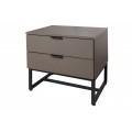 Modern&yacute; nočn&yacute; stol&iacute;k Marsh do sp&aacute;lne v sivej farbe s dvomi z&aacute;suvkami a s čiernou podstavou 50cm
