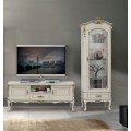 Luxusná biela rustikálna vitrína a TV stolík z masívu Clasica s ručne vyrezávanými detailmi a intarziou