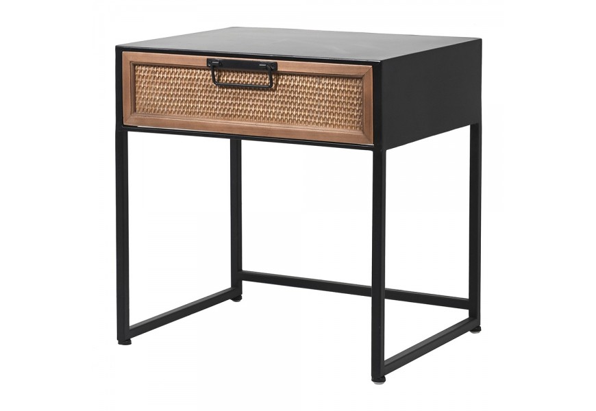 Nadčasový kovovo-ratanový minimalistický nočný stolík Depeche na nožičkách s jednou zásuvkou v indtustriálnom prevedení