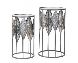 Dizajnový set dvoch strieborných kruhových kovových príručných stolíkov Satordi so sklenenou doskou v art deco štýle