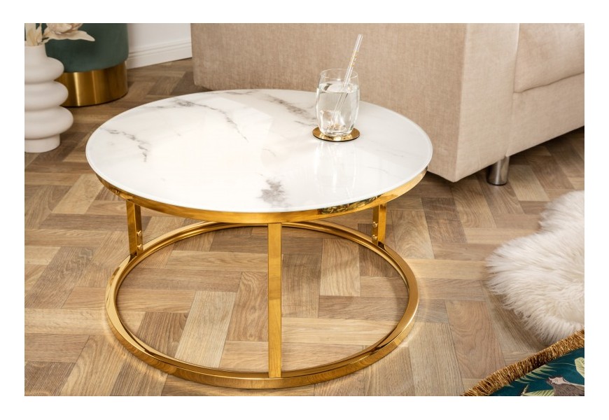 Art-deco biely mramorový príručný stolík Gold Marbleux v okrúhlom tvare s konštrukciou v zlatej farbe