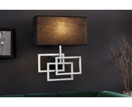 Art-deco dizajnová nástenná lampa Astria v striebornom prevedení s čiernym tienidlom 44cm