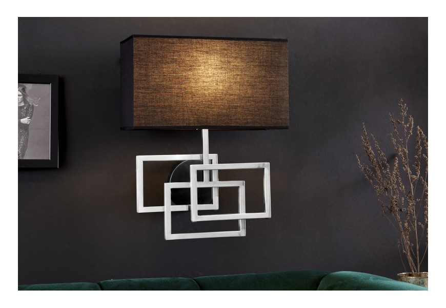 Dizajnová art-deco nástenná lampa Astria v striebornom prevedení a tienidlom v čiernej farbe