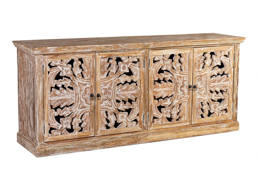 Masívny koloniálny nízky príborník Talia s úložným uzavretým priestorom a ručne vyrezávanými ornamentmi v offwhite farbe