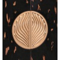 Masívna luxusná barová skrinka Bolario na nožičkách v čiernom prevedení so zlatými úchytmi 180cm