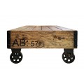 Štýlový masívny konferenčný stolík Cafetalero v industriálnom štýle s výraznou štruktúrou dreva mindi a ozdobnými nápismi