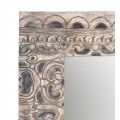 Luxusné závesné zrkadlo Carlito vo vanilkovej farbe z masívneho dreva Albasia a ručne vyrezávaným dekorom v podobe etno ornament