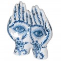 Orientálna dekoratívna soška Mains v bielej farbe s modrým vzorovaným dizajnom rúk hamsa s okom Fatimy