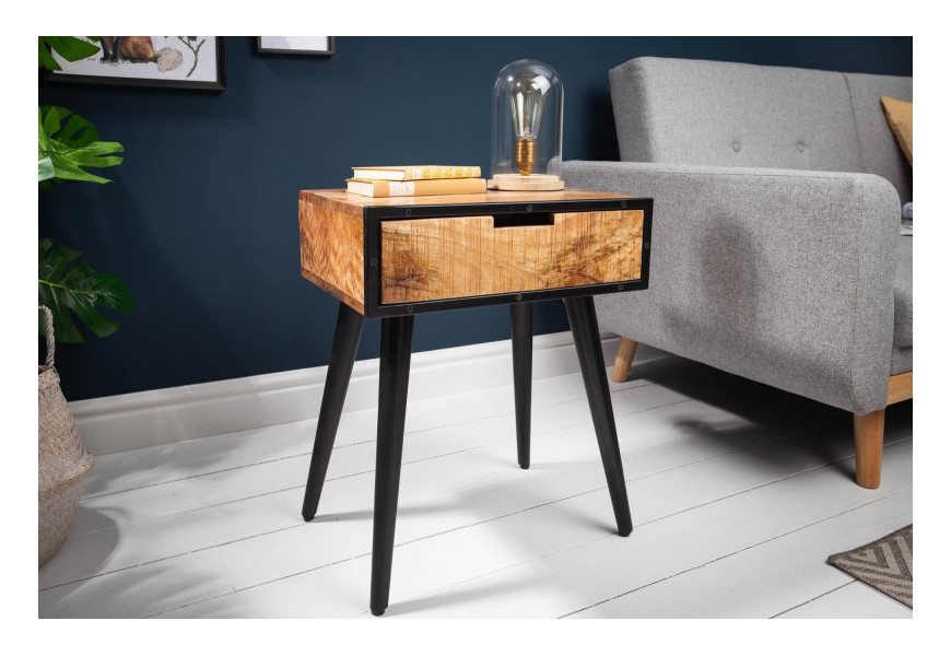 Industri&aacute;lny pr&iacute;ručn&yacute; stol&iacute;k Clermont z mas&iacute;vneho mangov&eacute;ho dreva s čiernymi kovov&yacute;mi nohami 45cm