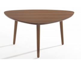 Škandinávsky dizajnový konferenčný stolík Nordica Nogal v trojuholníkovom tvare z dreva v prevedení orech hnedý 85cm
