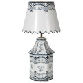 Vintage nočná lampa Severine Floral z kovu bielej farby s jemným ornamentálnym zdobením 70cm