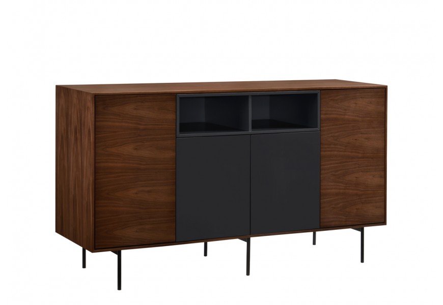 Škandinávsky príborník Nordica Nogal v orechovo hnedom masívnom prevedení s úložným priestorom a čiernymi kovovými prvkami