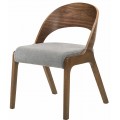 Dizajnová jedálenská stolička Nordica Nogal z orechovo hnedého masívu so zaoblenou opierkou a sivým čalúnením 77cm