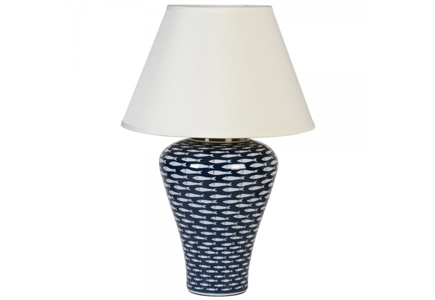 Nadčasová a luxusná porcelánová tmavomodrá lampa Waverly s bielym podmorským vzorom a bielym tienidlom vo vintage prevedení