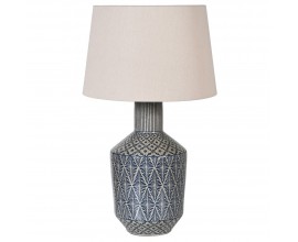 Nadčasová a luxusná porcelánová indigovomodrá lampa Feyre so sivým geometrickým vzorom a bielym tienidlom vo vintage prevedení
