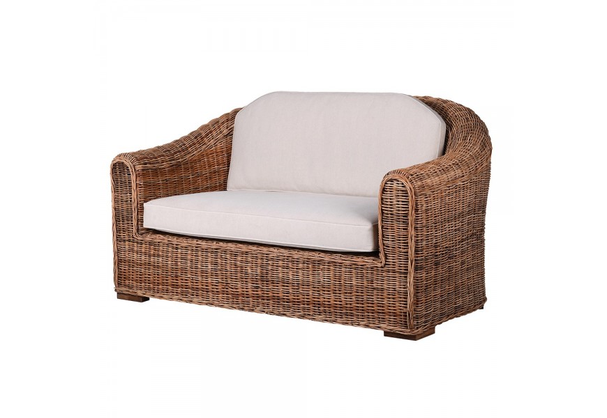 Luxusná ratanová dvojpohovka Ratana v prírodne hnedej farbe v oválnom vyhotovení s off white čalúnenými poduškami
