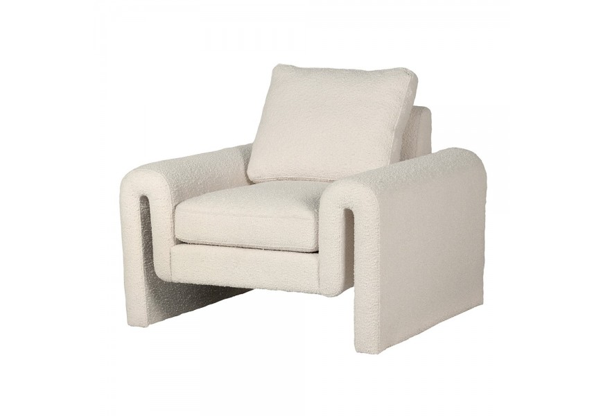 Dizajnové bouclé kreslo Mey v retro tvare s čalúnením bielej farby a nízkou chrbtovou opierkou