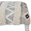 Masívna mangová taburetka Alpaca v bielej farbe s dekoratívnym čalúnením v krémovej farbe s aztéckym vzorom